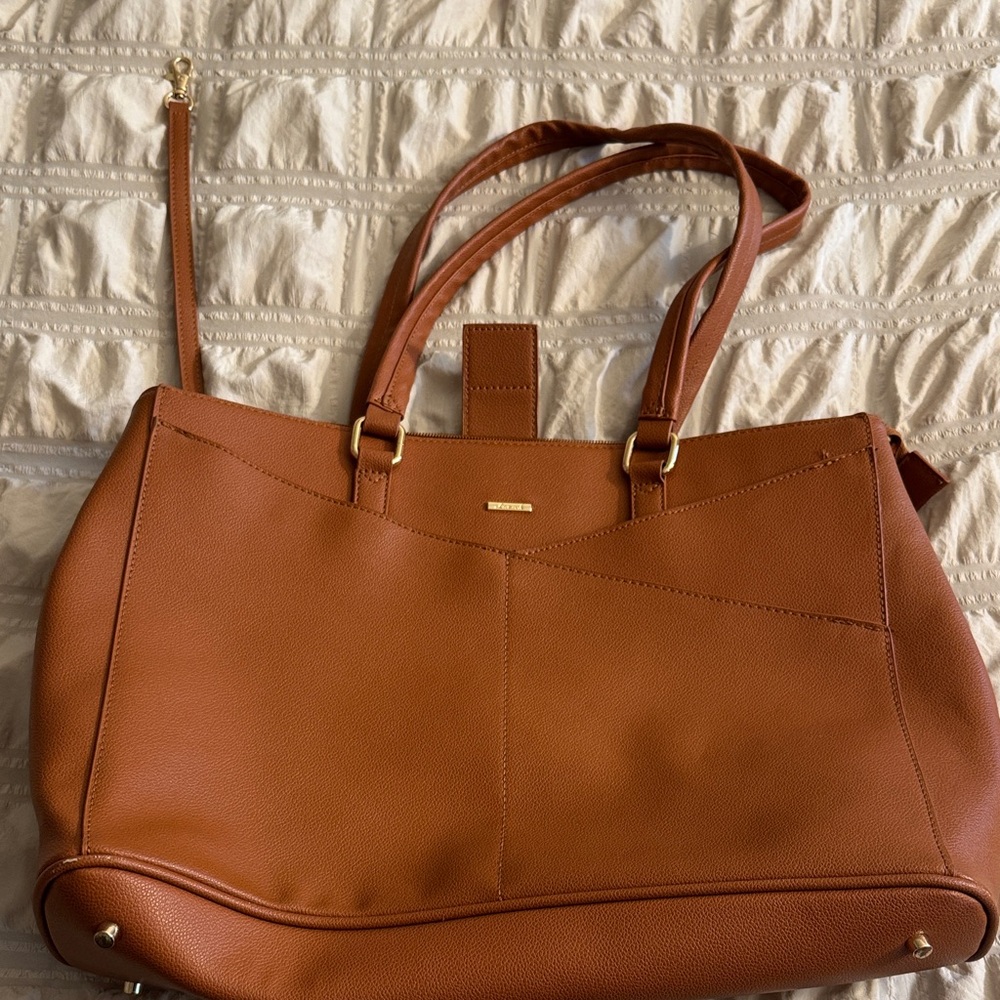 Elegant Tan Leather Tote Bag